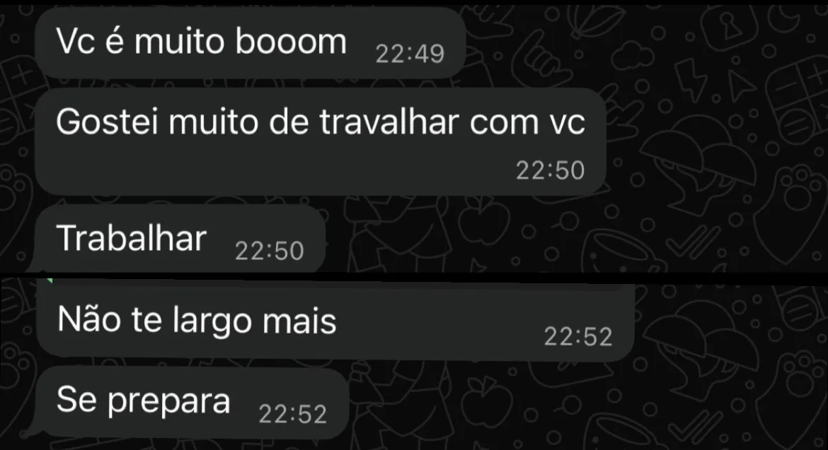 Cliente confirmando satisfação após entrega